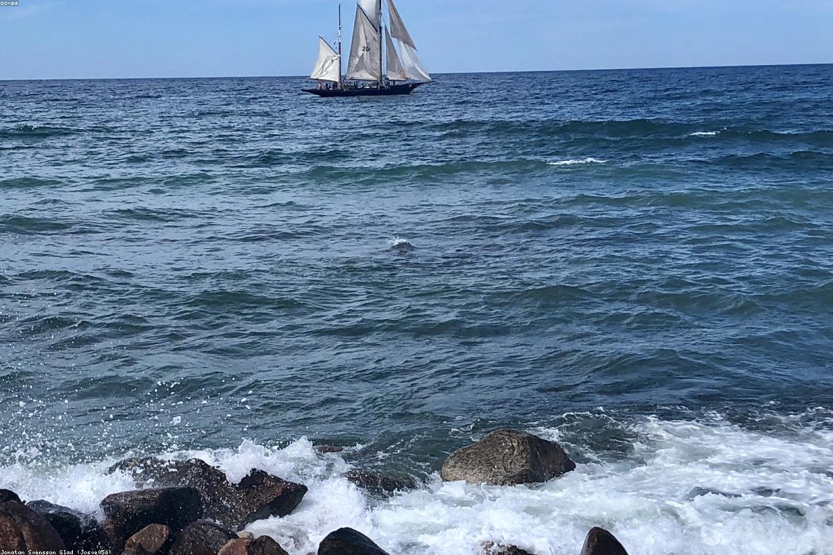 What sailing license do I need to charter in Greece