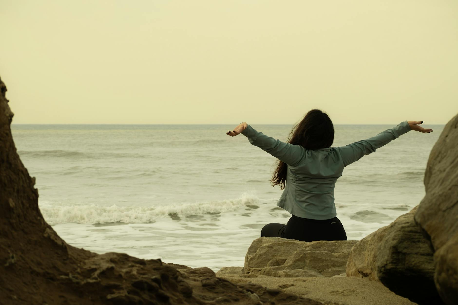 Ocean Meditation: How to Use the Sea as Your Practice Space (2026 Guide)
